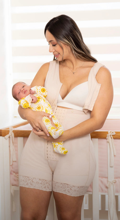 Mujer luciendo faja colombiana auténtica con control abdominal y lumbar