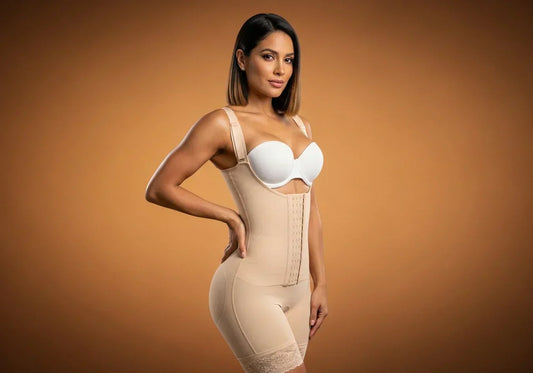  Ilustración conceptual de una faja colombiana con iconos de diferentes beneficios (moldeo, soporte, realce, confianza).